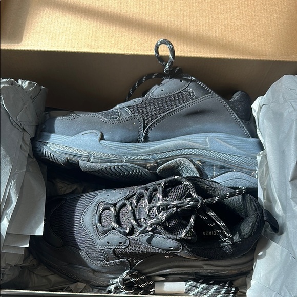 Balenciaga Triple S Sneaker - Picture 11 of 11